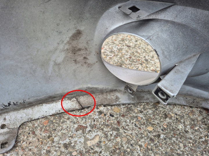 TOYOTA AURIS I RESTYLAGE 09- PARE-CHOCS AVANT GRILLE
