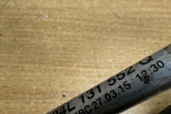 AUTRE CONDUITES DE DÉRIVATION VW GOLF VII (5G1, BQ1, BE1, BE2) 04L131552Q DIESEL 2015