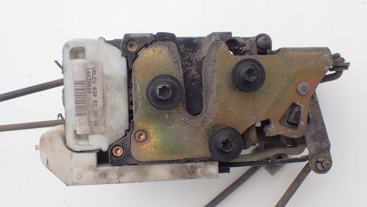 SERRURE DE PORTE GAUCHE AVANT CADILLAC ESCALADE II 02-06