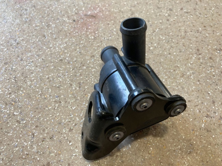 SUPPLÉMENTAIRE POMPE À EAU AUDI Q3 8U 06H121601M