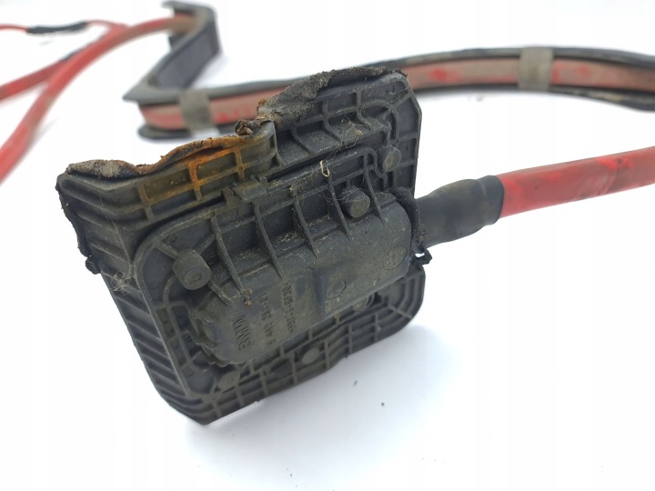 BMW 5 E60 E61 2006 SERRE-CÂBLE POSITIVE 9297280