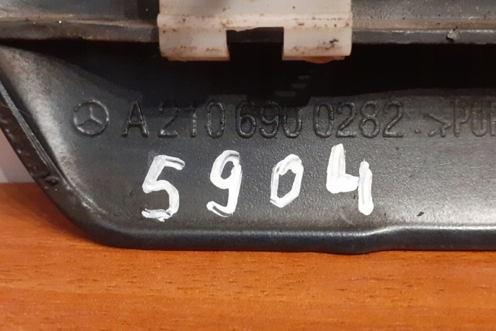 MOULURE AVANT DROIT GARDE-BOUE AUDI 100 (5000) A2106900282 1999