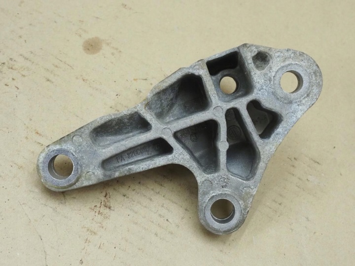 FIXATION SUPPORT BOÎTES 3M51-7M125-CE 2.0 TDCI FORD VOVO 2.0D