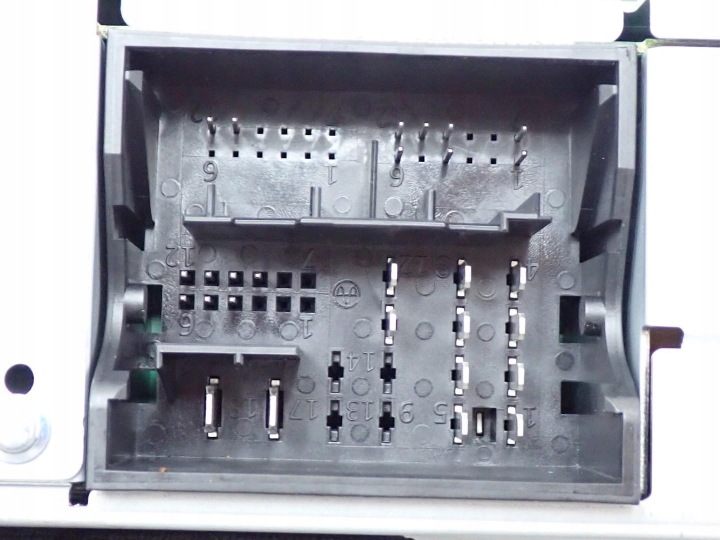 RADIO MONITEUR D'USINE 654035869H SKODA FABIA IV 6VA 22R