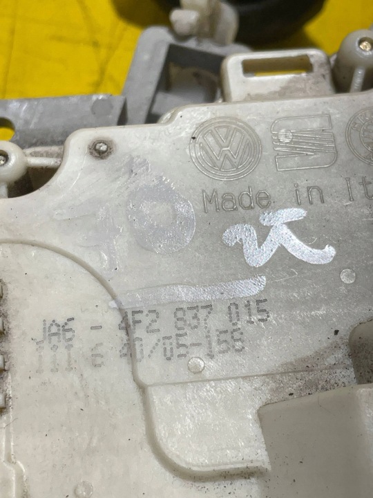 AUDI A6 S6 C6 4F SERRURE DE PORTE GAUCHE AVANT
