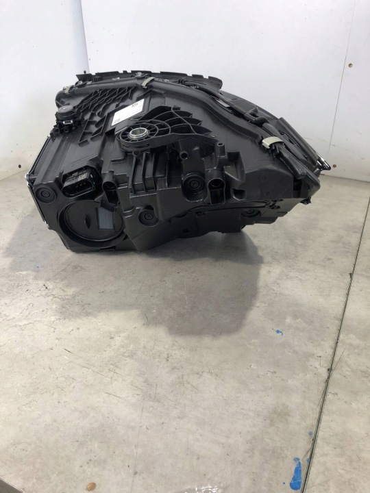 PROJECTEUR MERCEDES-BENZ CLE C236 A2369063401