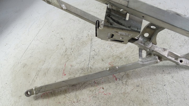 S98 HONDA CRF 450 X QUEUE CHÂSSIS ARRIÈRE PLASTIQUE FIXATION