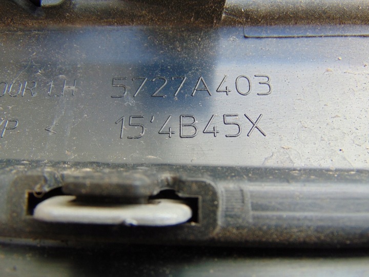 MOULURE LATÉRALE PORTES GAUCHE AVANT MITSUBISHI OUTLANDER III 5727A403