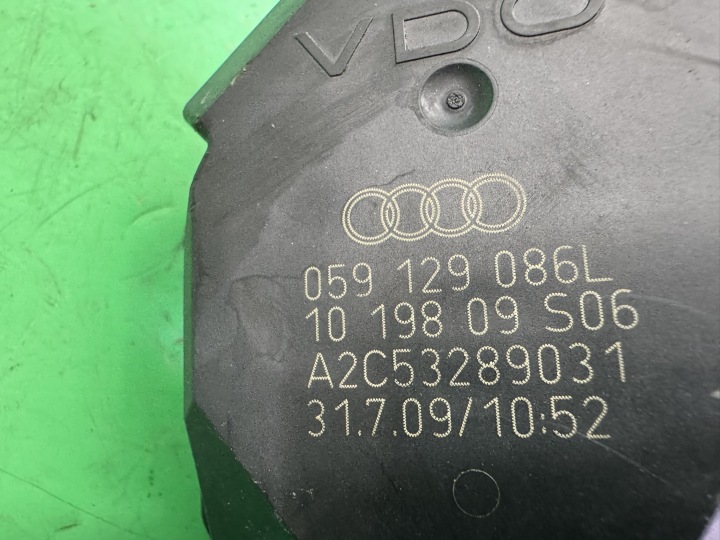 GUIDE CAPOTS COLLECTEURS ADMISSION 059129086L AUDI A8 D4 4.2 V8 TDI 09-