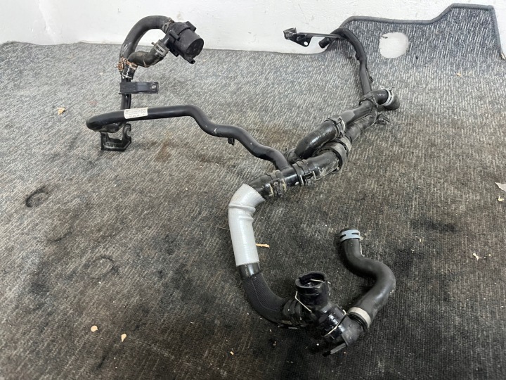 VW GOLF VII LIFT 1.6 TDI TUYAU TUYAU DE DÉRIVATION CONDUITES DE DÉRIVATION EAU ORIGINAL