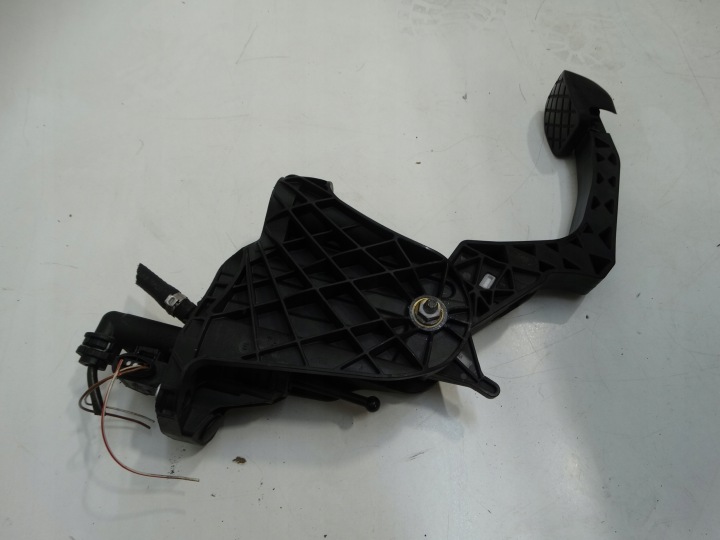 PÉDALE ADHÉRENCE SEAT ALTEA VOLKSWAGEN GOLF V 1K1721059AD