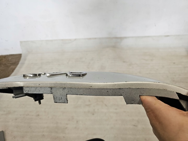 VOLVO C70 MOULURE SOUS LAMPE DROITE ARRIÈRE ARRIÈRE 8600115
