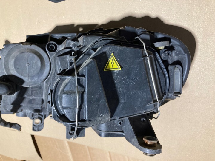 PHARE DROITE XÉNON LED VW PASSAT B7 3AB941752