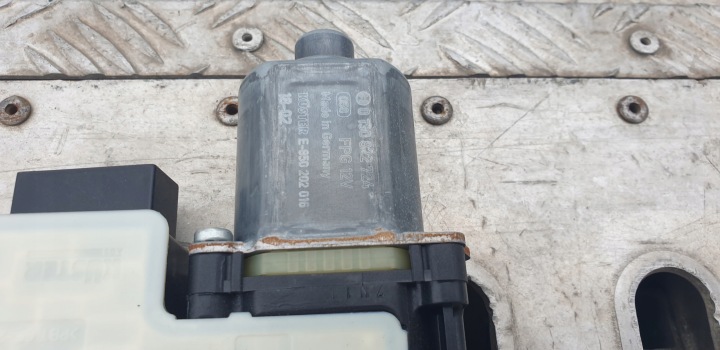 OCTAVIA III ÉLÉVATEUR MÉCANISME VITRES DROIT ARRIÈRE 5E0839462 5Q0959812E