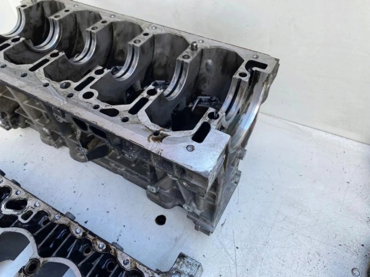 BLOC MOTEUR 30777889 VOLVO 2.4 D5 D5244T