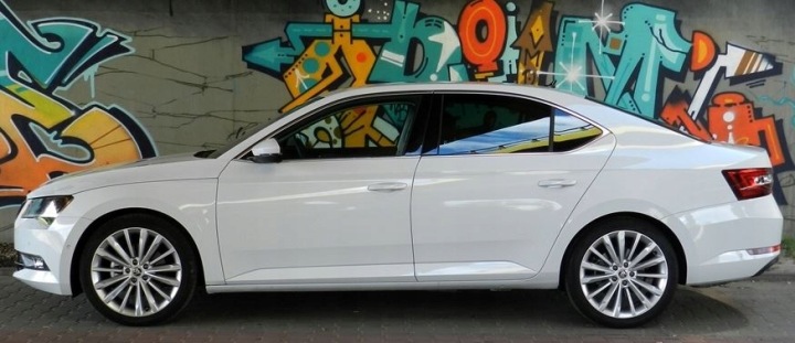 SKODA SUPERB 3V III COLLECTEUR PORTES T/L BERLINE 2019R 3V5867211