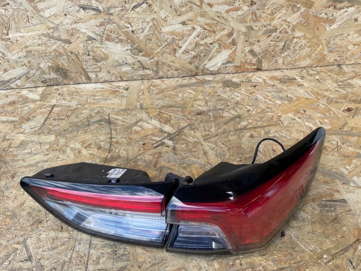FORD KUGA MK3 PHARE DROIT ARRIÈRE KLAPA+BLOTNIK LV4B-13404-BF