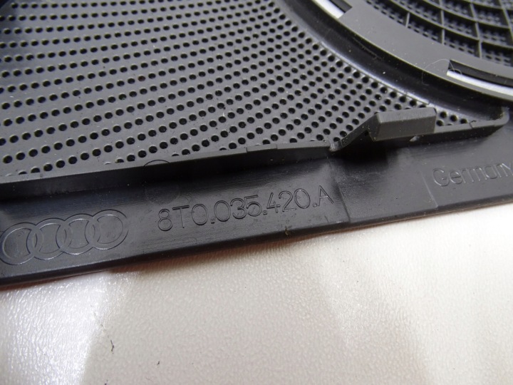 CALANDRE HAUT-PARLEURS DROITE 8T0035420A AUDI A5 8T S5