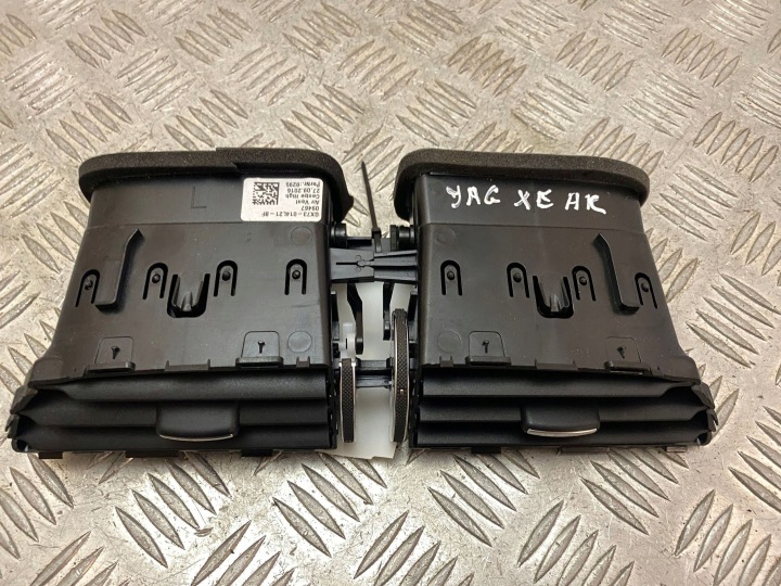 JAGUAR XE BUSES GRILLES CENTRAL CONDUIT D'AIR TABLEAU DE BORD INSTRUMENTATION