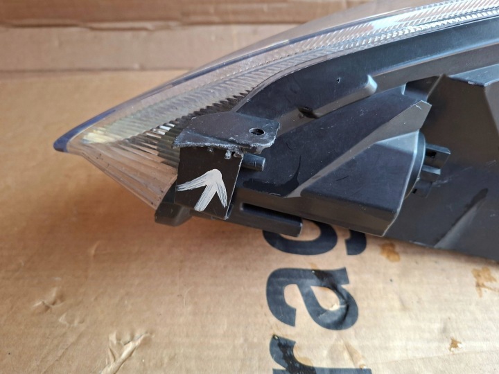 PROJECTEUR FORD FIESTA H1BB-13W029-CE