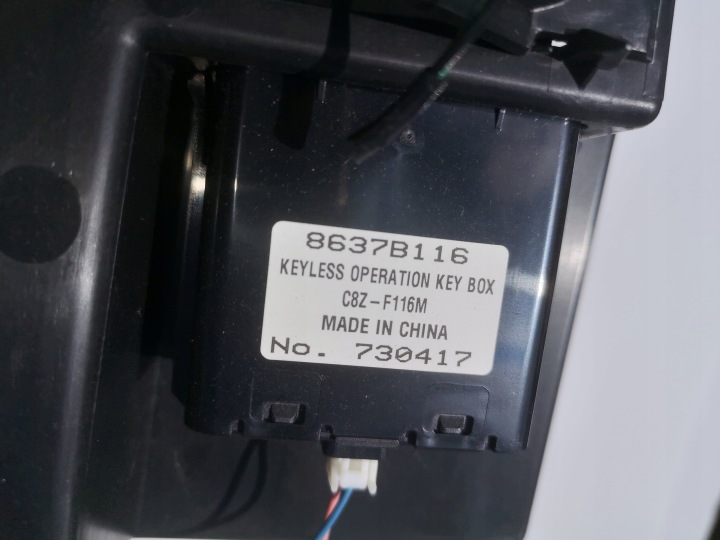 ASX INSERT FIXATION BOÎTE À GANTS CONSOLES 8006A288