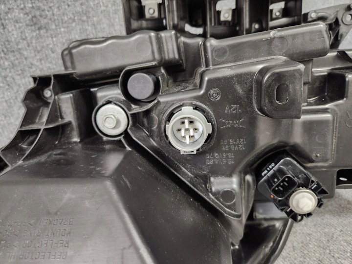 PROJECTEUR PHARE AVANT AVANT DROITE SUZUKI SX4 S-CROSS COMPLET LED 2021-