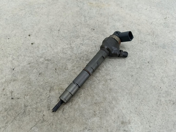 INJECTEUR VW PASSAT B7 03L130277J 0445110369 BOSCH 2.0 TDI