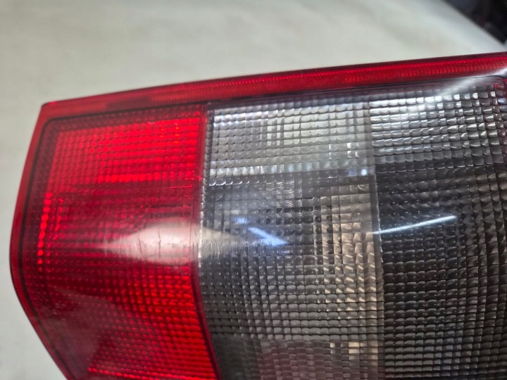 PHARE GAUCHE ARRIÈRE OPEL OMEGA B ESTATE (21_, 22_, 23_) 143571 2.5L DIESEL