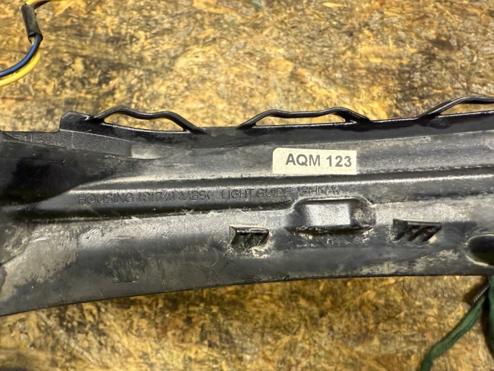 CLIGNOTANT RÉTROVISEURS DROIT AUDI A3 8V5 S LINE 13-16R 8V0949102 ORI OEM