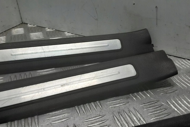 PROTECTION SEUIL MERCEDES-BENZ B (W245) A1696801174 2.0L DIESEL 80KW 2007