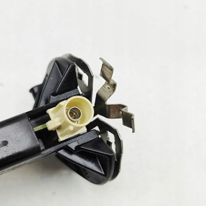 AMPLIFICATEUR D'ANTENNE MERCEDES-BENZ C (W205) A2059051106 32966167 2.0L 205KW