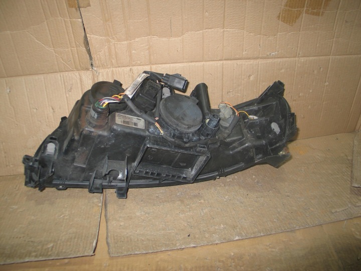 PHARE DROIT AVANT VOLVO S60 V70 XC70 LIFT 05-07R. 30698836 EUROPE