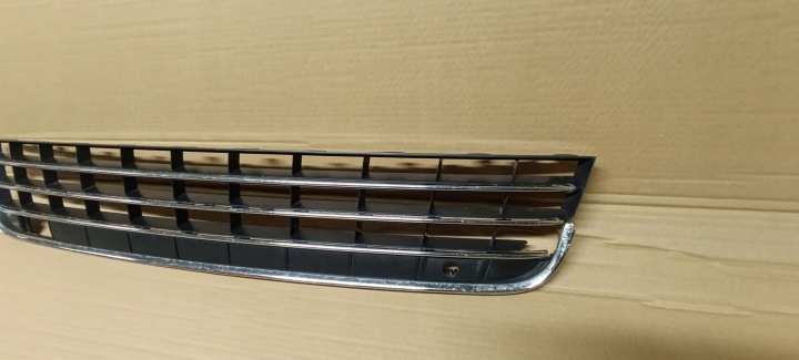 GRILLE MOULURE CHROME PARE-CHOCS AVANT VW TOUAREG 7P6853677A