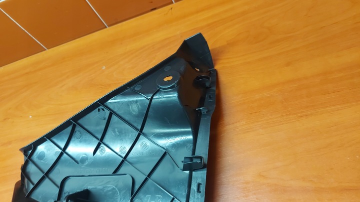 DÉFLECTEUR DROIT ARRIÈRE TOYOTA COROLLA E21 BERLINE 19-