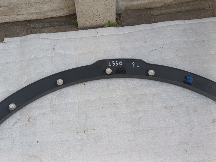 MOULURE GAUCHE AVANT LAND ROVER DISCOVERY SPORT L550 AVANT GAUCHE