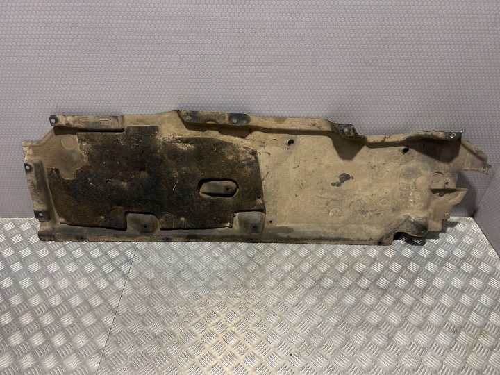 PROTECTION ORIGINALE PLAQUE CHÂSSIS AUDI Q7 Q8 4M0825206