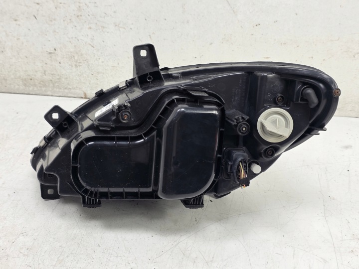VITO W639 03- PHARE GAUCHE DROITE AVANT ENSEMBLE PROJECTEUR TYC EUROPE 1CZ