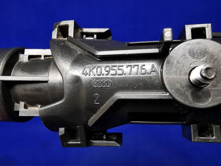 LAVE-GLACE PHARES DROITE AVANT FIXATION ORIGINAL AUDI A6 C8 4K0955102