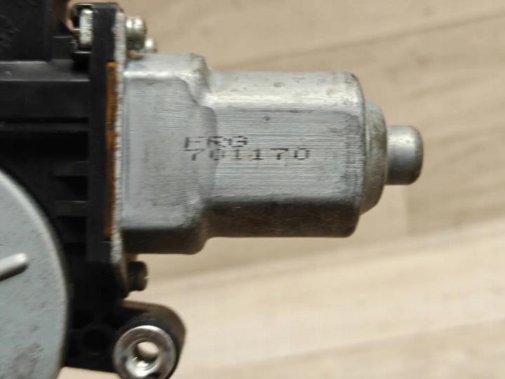 ÉLÉVATEUR VITRES DROITS AVANT PORTES HONDA FR-V (BE) 701170 2.2L DIESEL