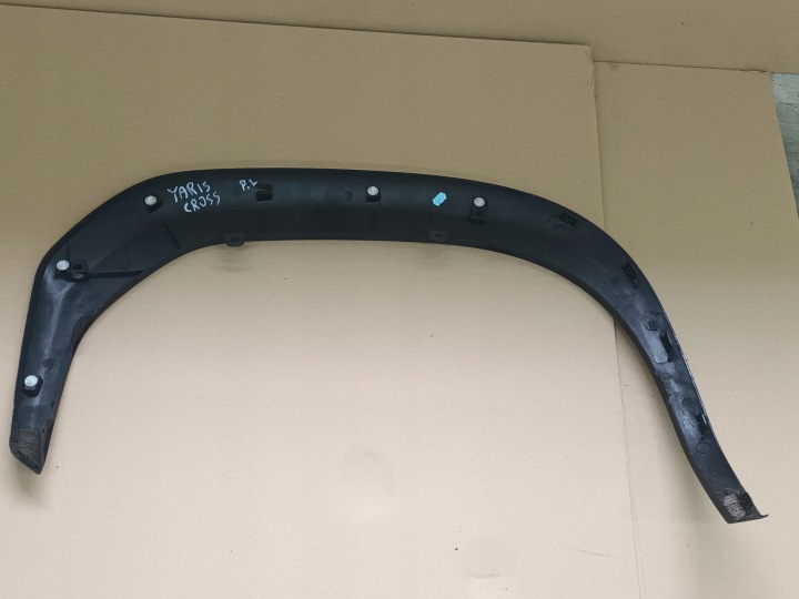 MOULURE AVANT GAUCHE TOYOTA YARIS CROSS AVANT GAUCHE