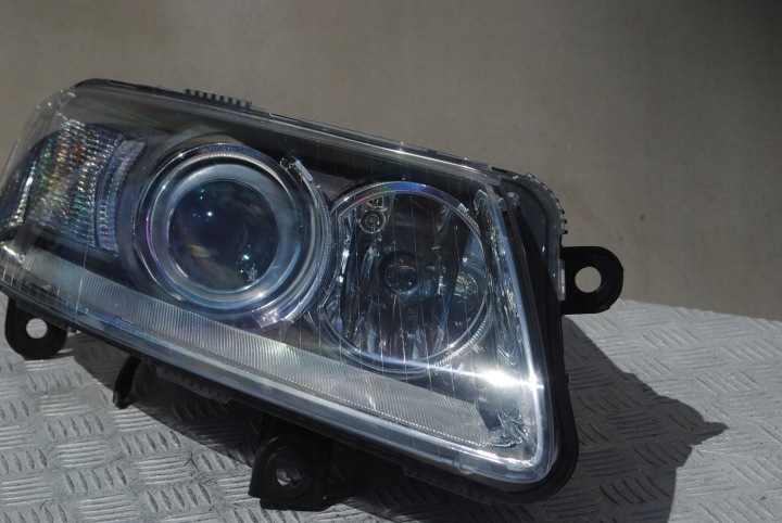 PROJECTEUR PHARE DROIT AUDI A6 C6 04-08
