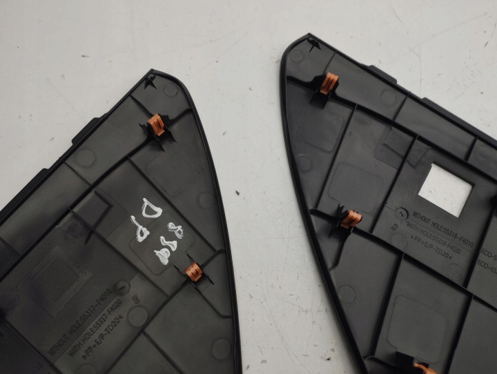 TOYOTA C-HR I 2020 ZASLAPKA LATÉRALE TABLEAU DE BORD INSTRUMENTATION 55318F4010
