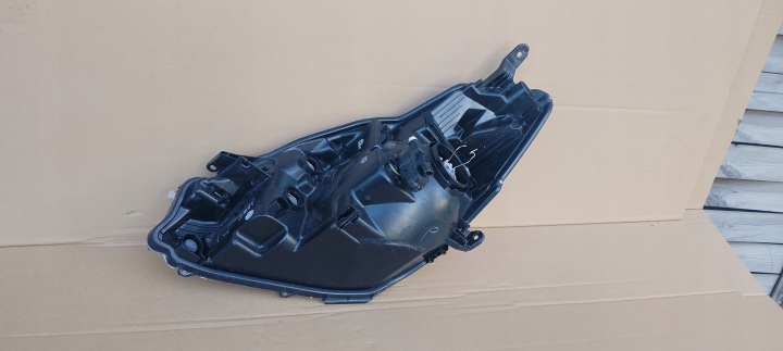 PHARE AVANT AVANT DROITE TOYOTA YARIS III 3 14-17ROK ORIGINAL