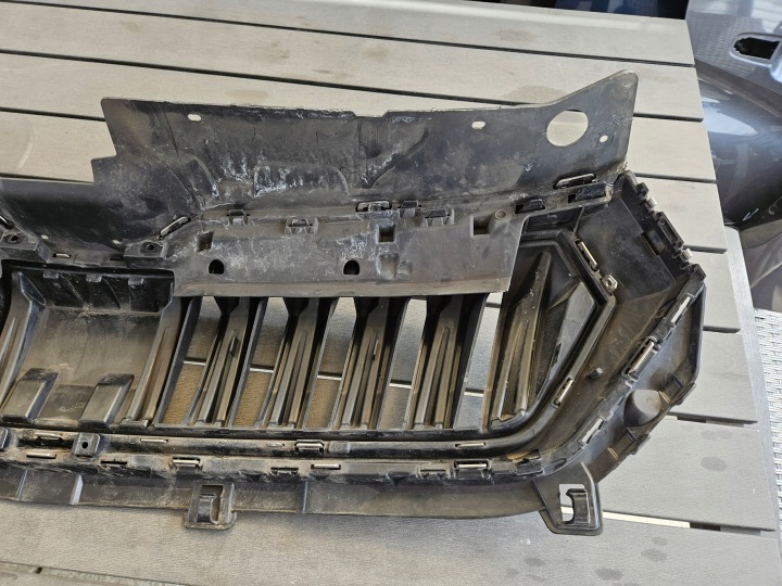 SKODA KAROQ LIFT GRILLE CALANDRE 57A853343A