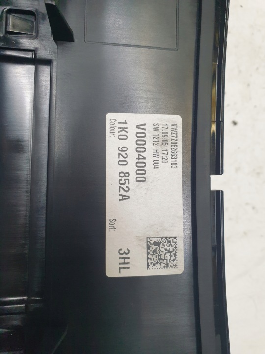 COMPTEUR TABLEAU DE BORD VW JETTA V 1.6 MPI 1K0920852A
