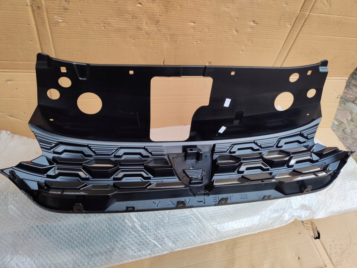ORIGINAL CALANDRE GRILLE PROTECTION RADIATEUR DACIA SANDERO III STEPWAY