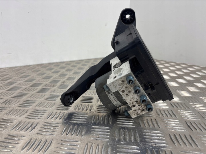 BMW 2 F46 2016 POMPE ABS