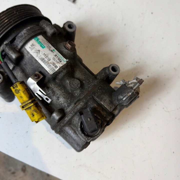 COMPRESSEUR COMPRESSEUR DE CLIMATISATION CITROEN PEUGEOT 1.6HDI ORIGINAL 9651910980