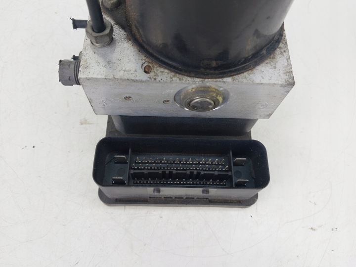 POMPE ABS 30736589 30736588 VOLVO S40 II V50 2.4 20V