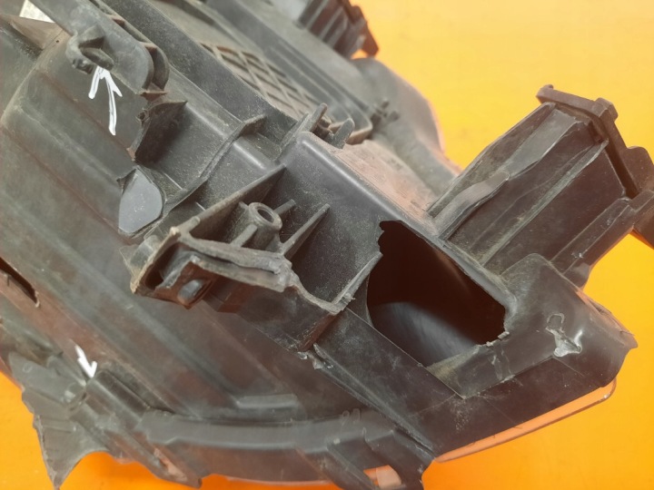 TOYOTA AURIS 06-09 PHARE DROITE AVANT PROJECTEUR DROIT AVANT 81110-02470